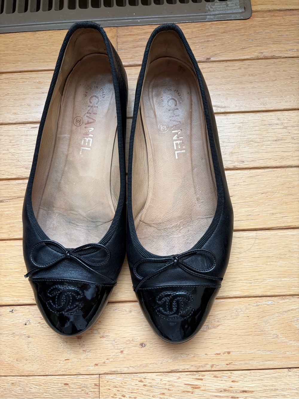 Chanel Black Cap-Toe Ballet Flats